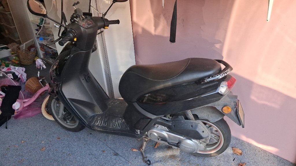 Peugeot Kisbee 2015, 4 jaar terug volledig vernieuwd, Ophalen, Gebruikt, Overige modellen, 49 cc