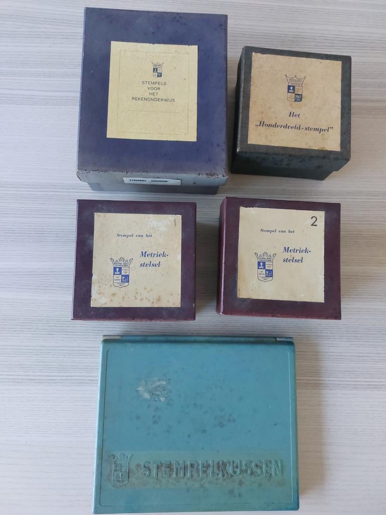 Schoolstempels rekenen vintage met stempelkussen, Ophalen of Verzenden, Gebruikt