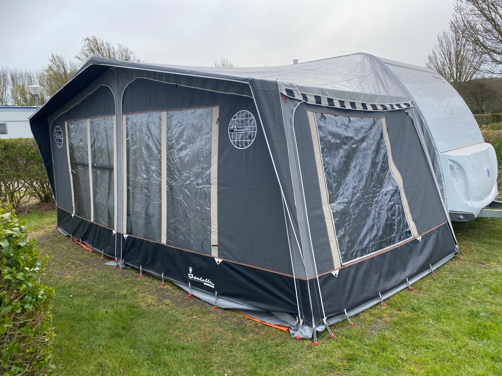 Knaus sport 450 met Isabella voortent., Ophalen, Zo goed als nieuw, Tot en met 4