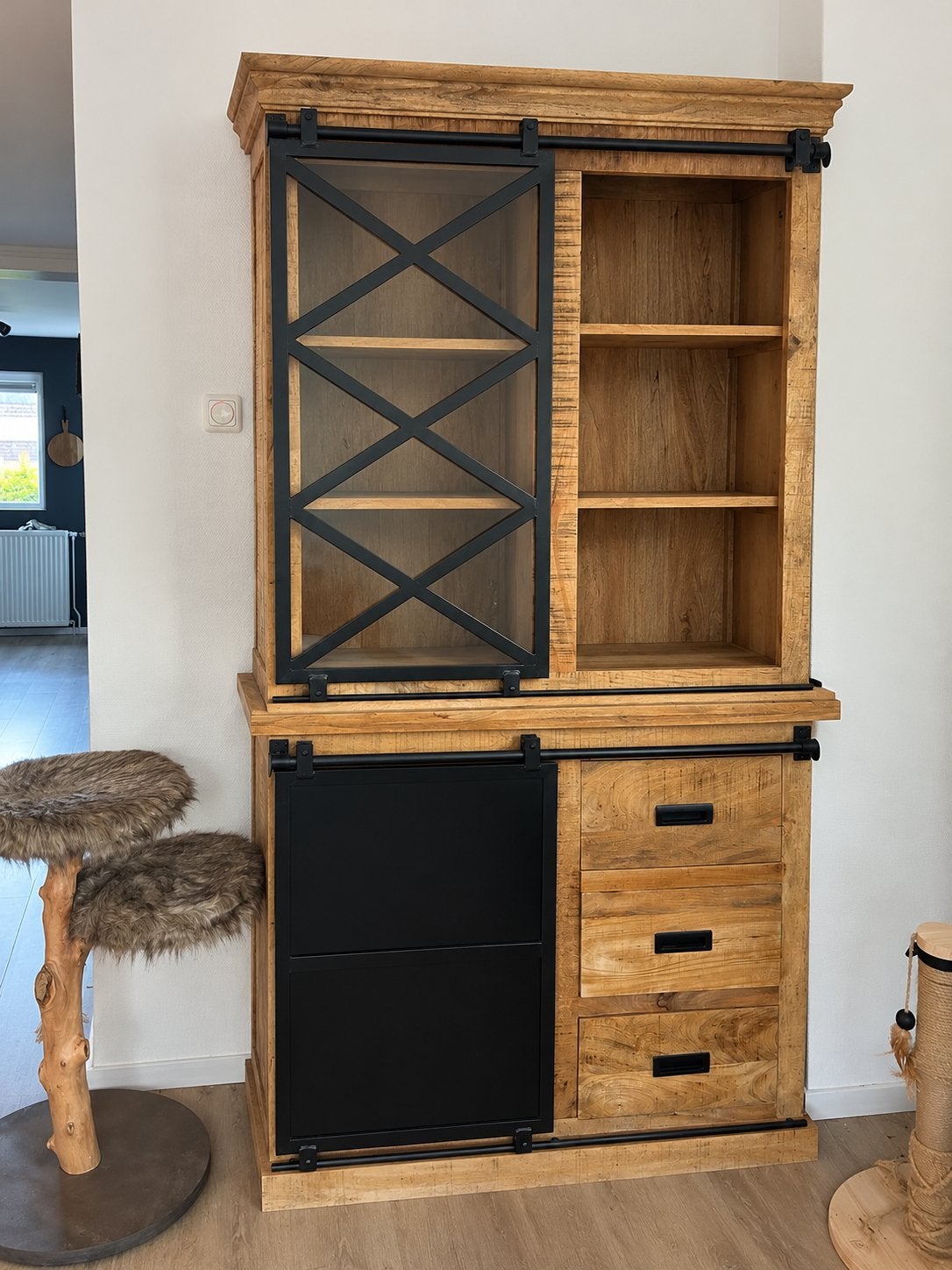 Industriële Mangohouten Kast met Schuifdeuren, Huis en Inrichting, Ophalen, 100 tot 150 cm, Zo goed als nieuw, Met lade(s)
