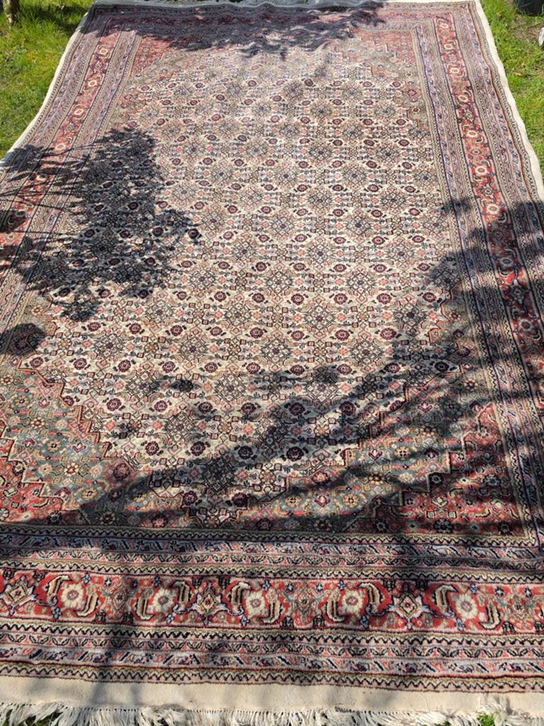 Te koop een mooie grote rode vloerkleed 365-250, Ophalen, 200 cm of meer, Zo goed als nieuw, 200 cm of meer