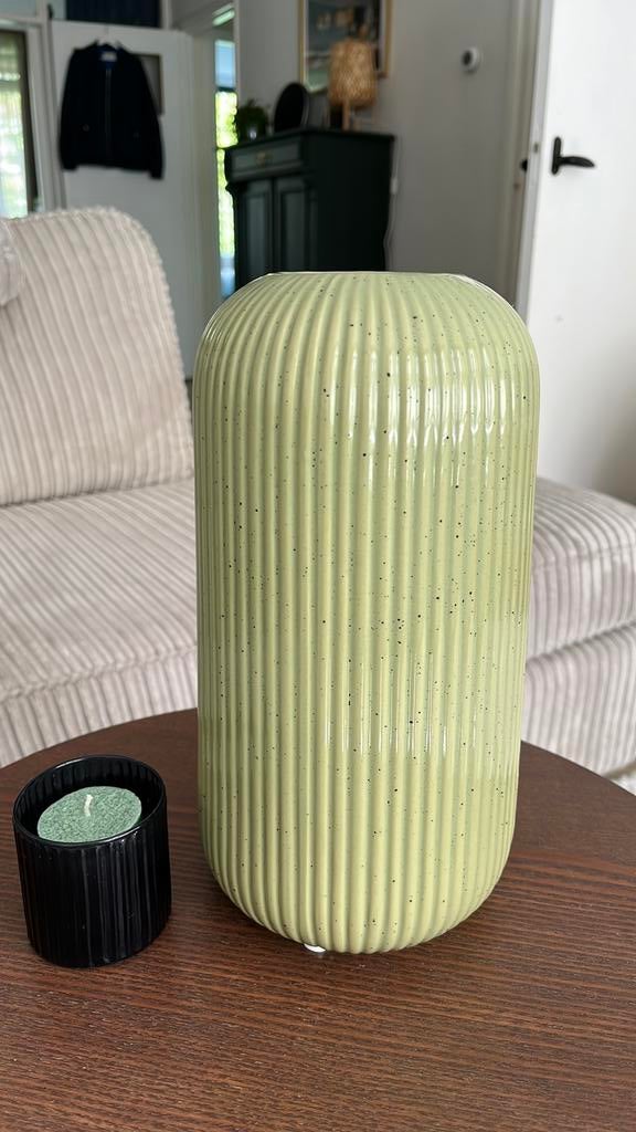 Vaas Hema groen, Huis en Inrichting, Woonaccessoires | Vazen, Ophalen, Aardewerk of Porselein, Zo goed als nieuw, Minder dan 50 cm
