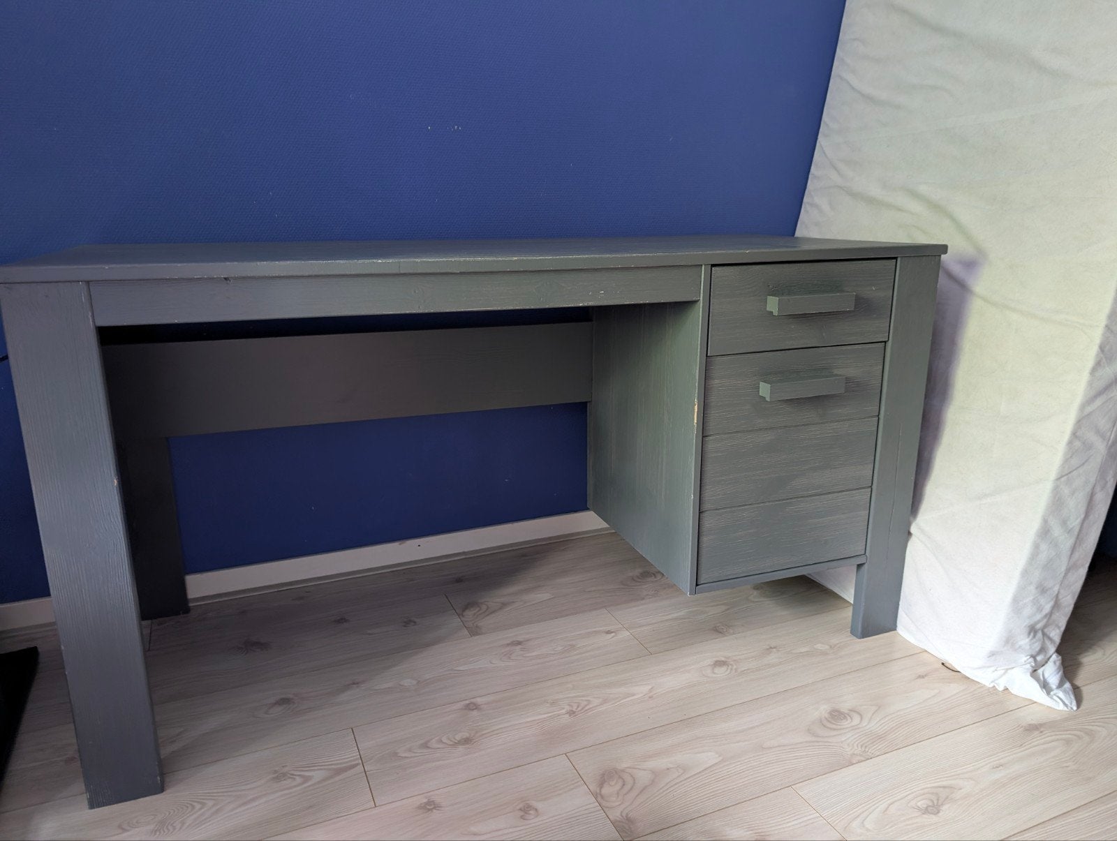 Grijze bureau, Ophalen, Hout, 59 cm, Scheidingswand