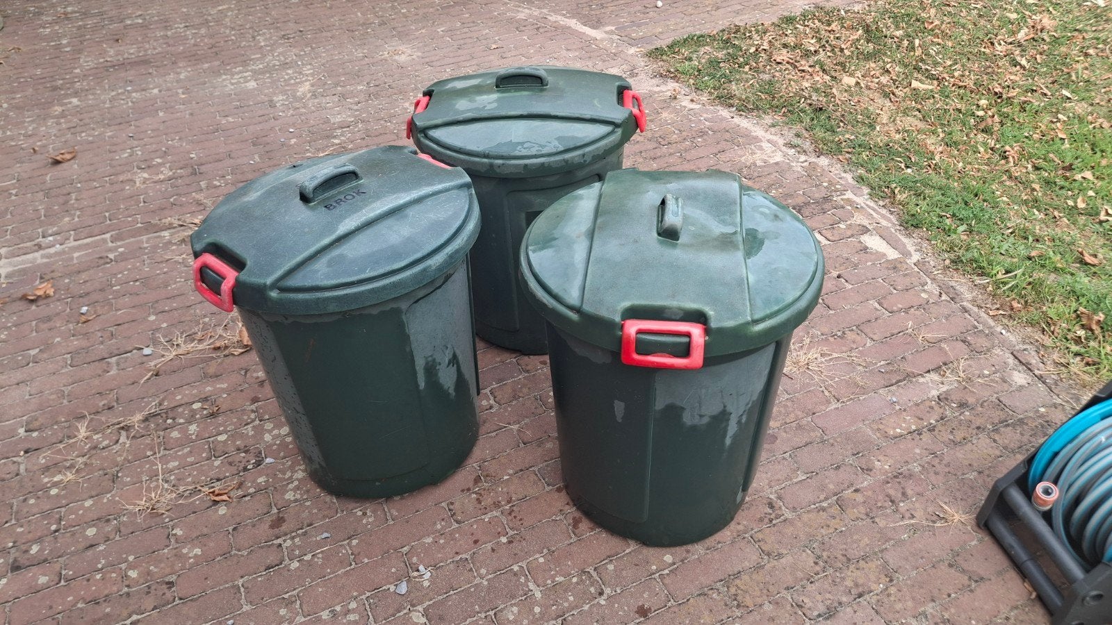 Set van 3 gebruikte groene opbergbakken met deksel / voerton, 40 liter of meer, Ophalen, Kunststof
