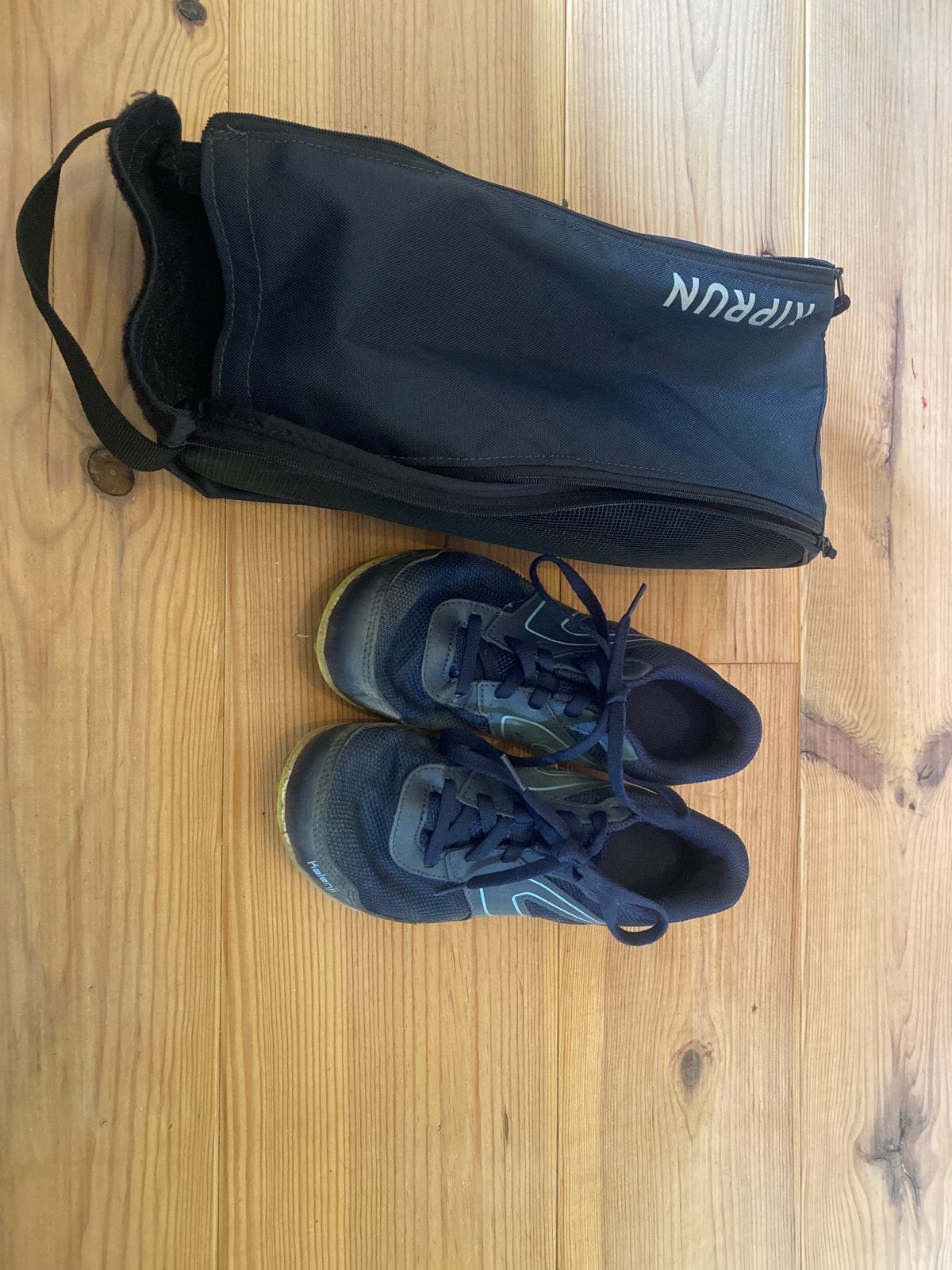 Zo goed als nieuwe atletiek spikes met tasje en tangetje, Sport en Fitness, Overige merken, Ophalen of Verzenden, Zo goed als nieuw