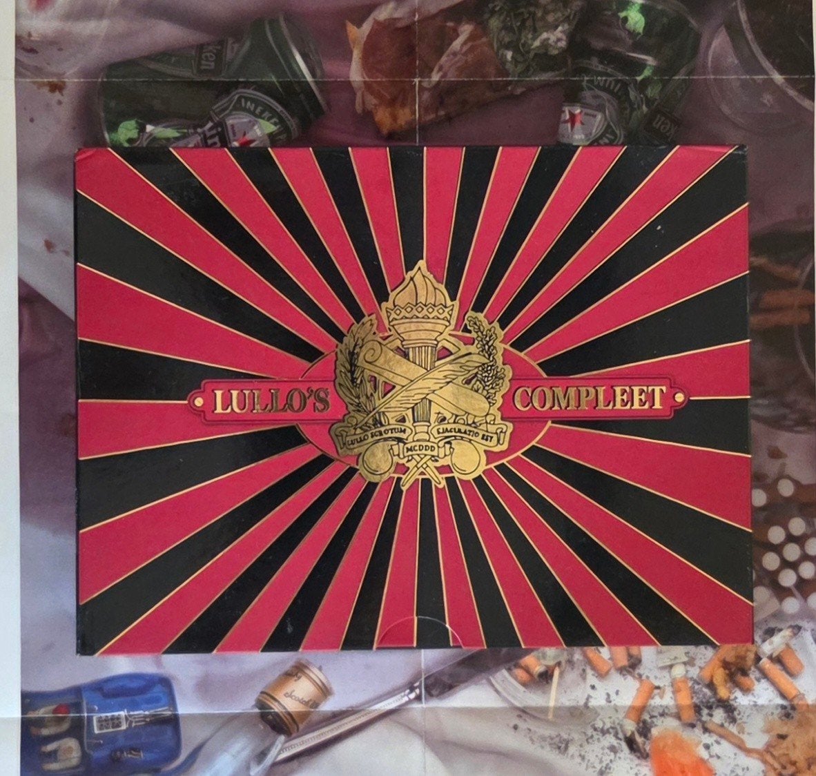 Jiskefet – Lullo's Compleet (3 DVD Box) – Gesigneerd, Cd's en Dvd's, Dvd's | Cabaret en Sketches, Zo goed als nieuw, Stand-up of Theatershow