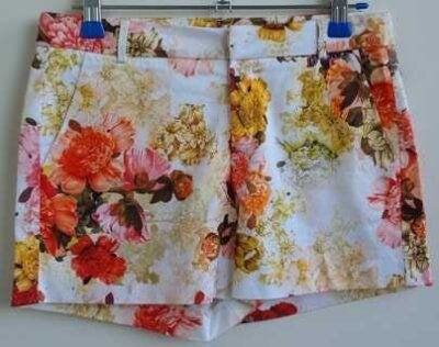 Zara roomwitte short met bloemen prints mt. 152, Kinderen en Baby's, Kinderkleding | Maat 152, Broek, Meisje, Ophalen of Verzenden