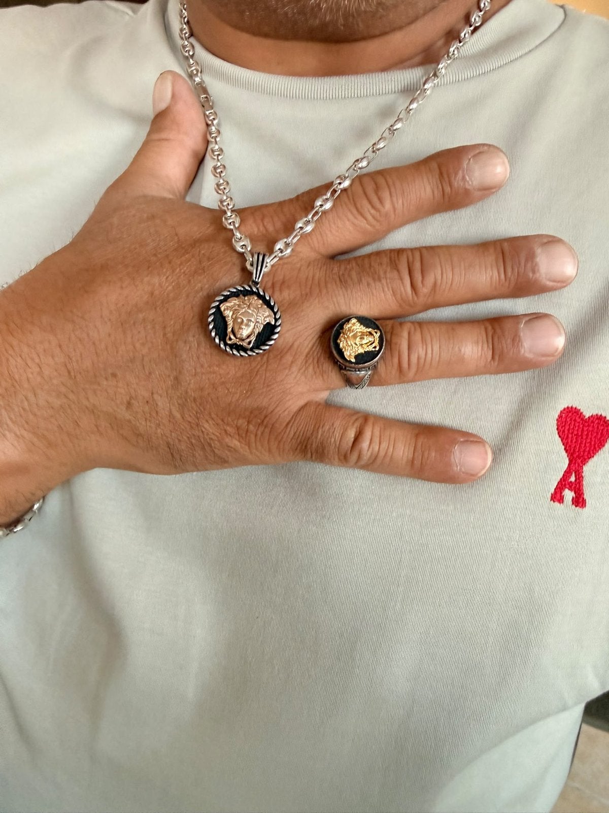 Zilveren ring en hanger. Versage  Medusa, Sieraden, Tassen en Uiterlijk, 19 tot 20, Ophalen of Verzenden, Zo goed als nieuw, Dame of Heer