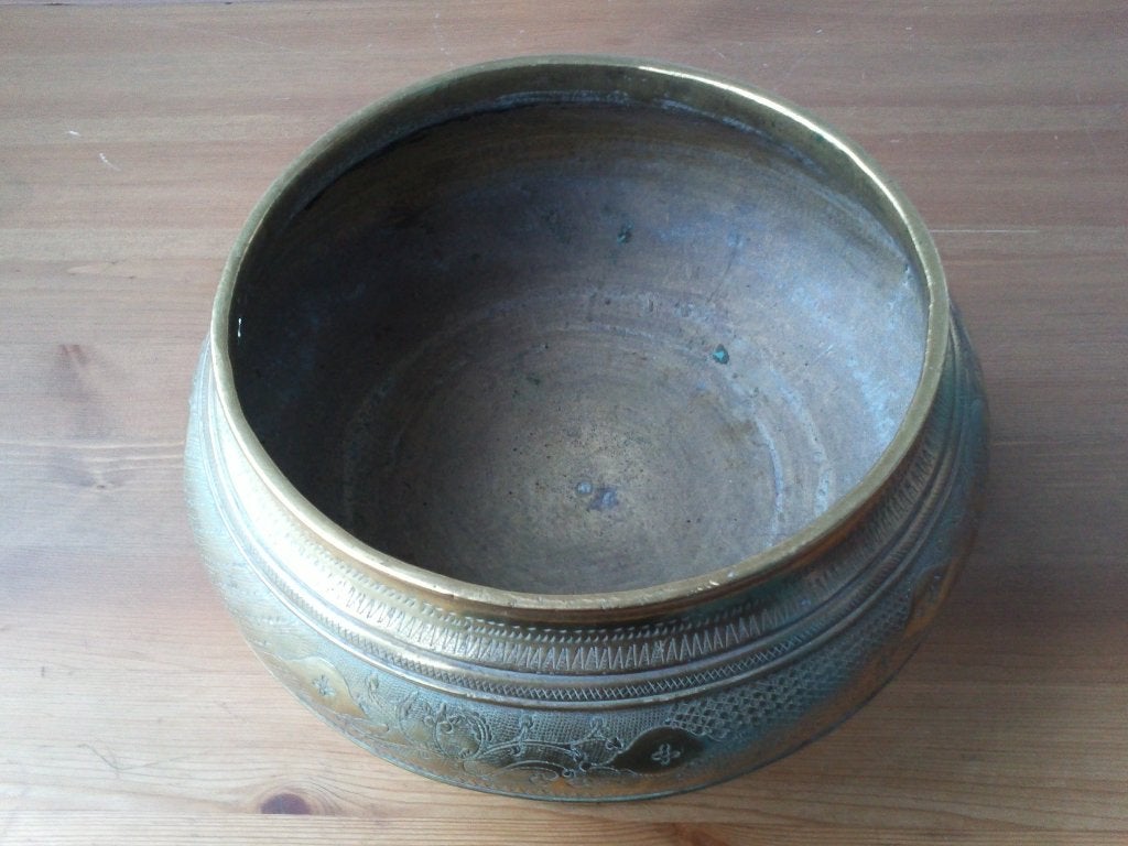Prachtige zware antieke Oosterse kom van brons 21,5 cm., Ophalen of Verzenden, Handgemaakt, Brons
