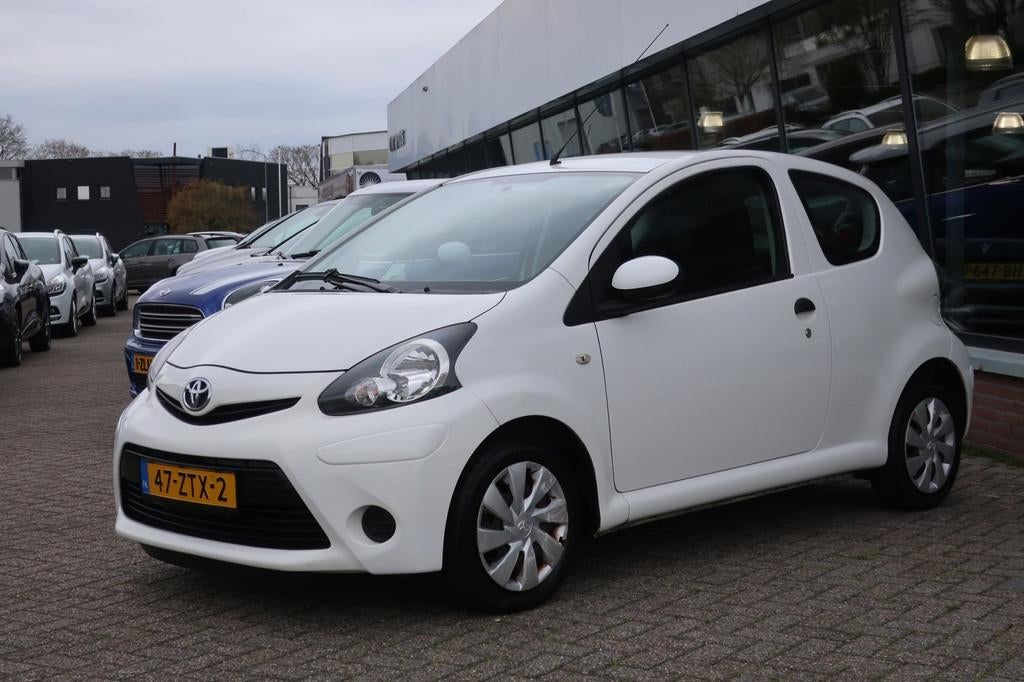 Toyota Aygo 1.0 VVT-i Access, Voorwielaandrijving, Euro 5, Gebruikt, 4 stoelen