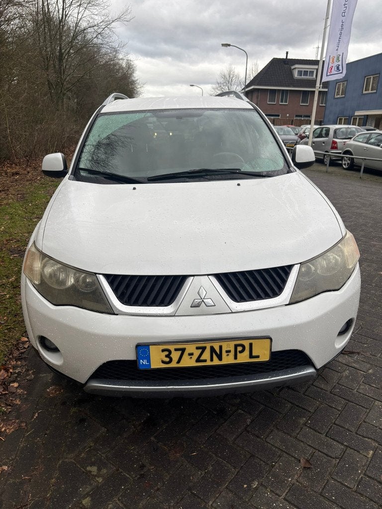 Mitsubishi Outlander 2.4 Intro Edition 2WD | Airco | Parkeer, Auto's, Mitsubishi, Voorwielaandrijving, 4 cilinders, 1465 kg, Wit