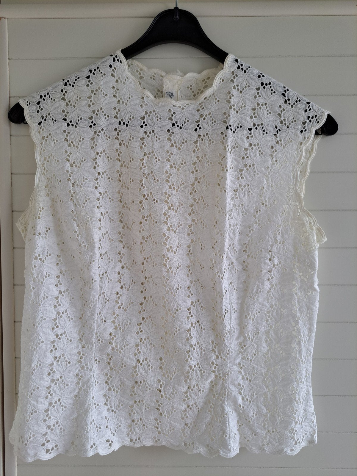 Vintage witte kanten mouwloze top met knoopsluiting, Kleding | Dames, Tops, Maat 38/40 (M), Gerget Modellen, Wit, Ophalen of Verzenden