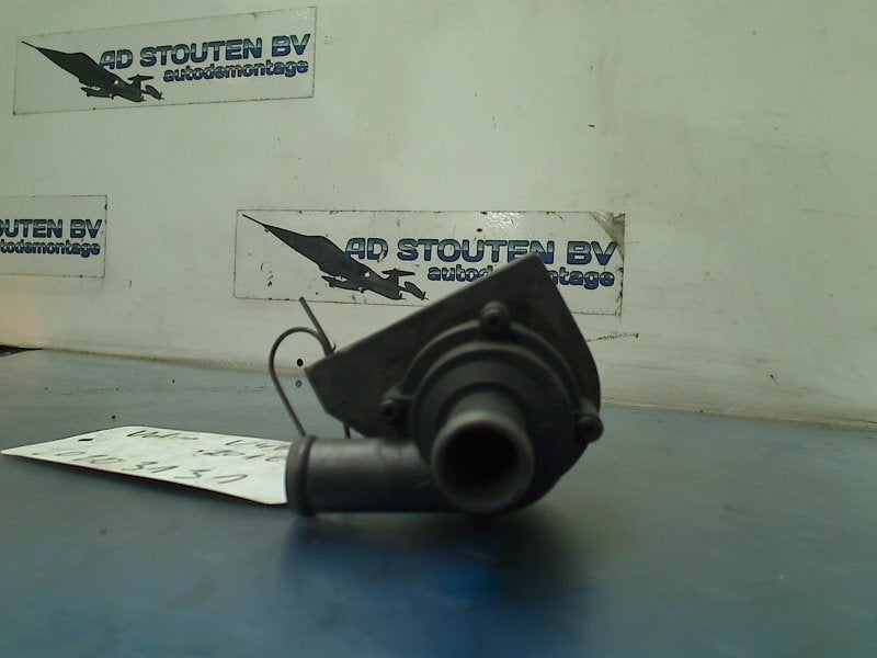 Extra Waterpomp Volvo V40 (MV) (2012-03/2016-12) 30950000, Auto-onderdelen, Gebruikt, Siegburger Straße 229, Köln 50679, , Duitsland