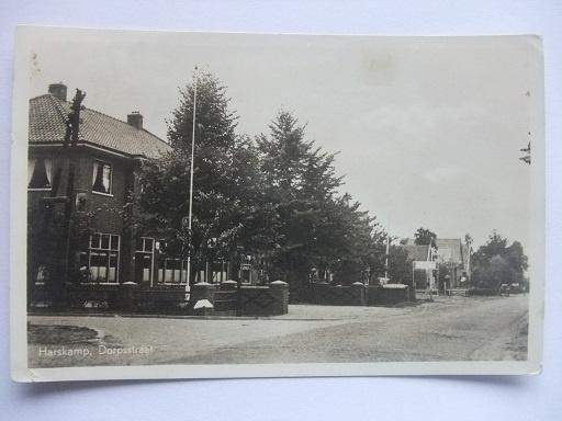 P195 Harskamp - Dorpsstraat - 1954, Verzamelen, Ansichtkaarten | Nederland, Verzenden, 1940 tot 1960, Gelopen, Gelderland