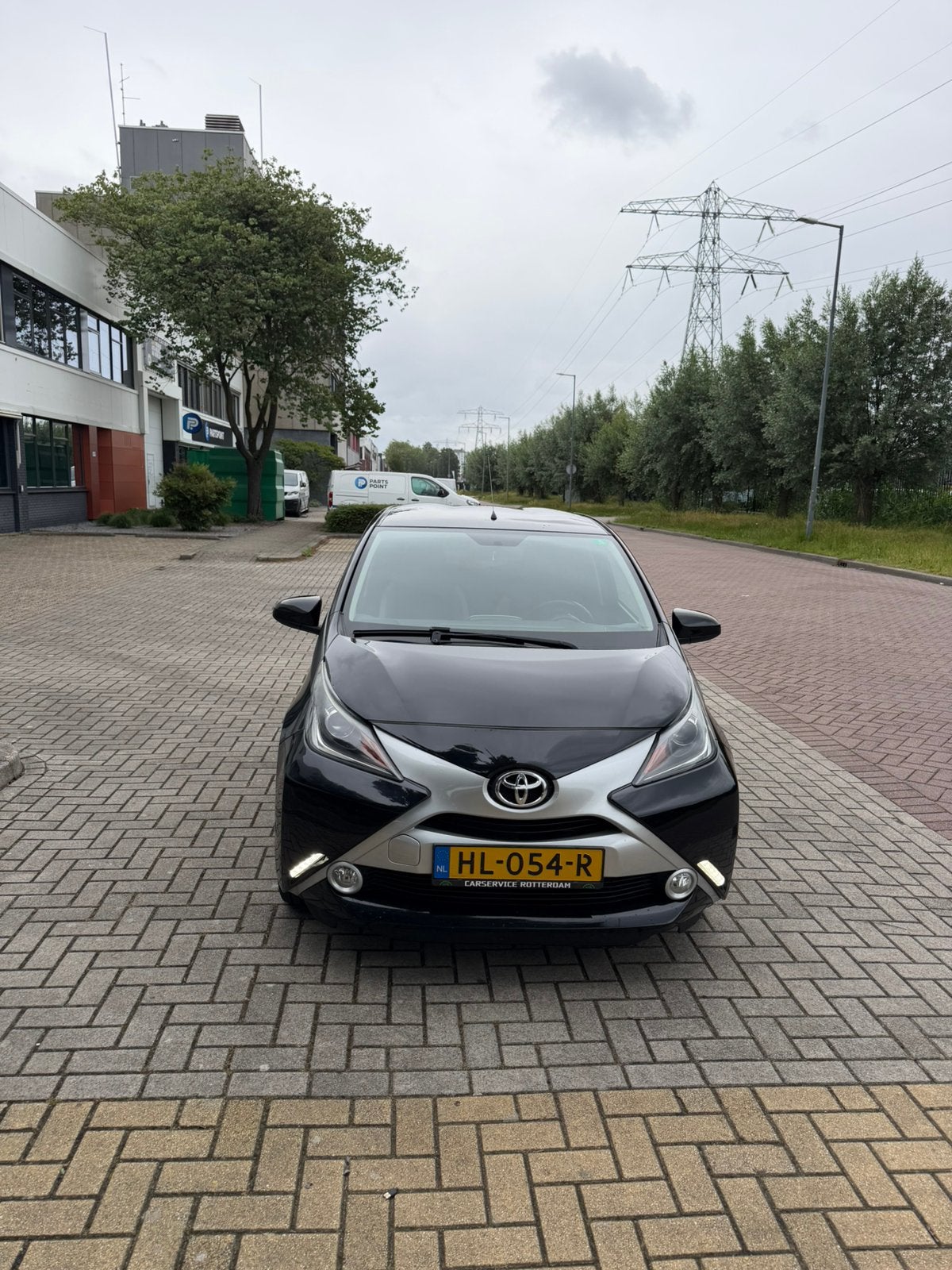 Toyota Aygo 1.0 12V Vvt-i Ddrs 2015 RIJKLAAR APK ONDERHOUD ✅, Auto's, Voorwielaandrijving, Stof, Zwart, 4 stoelen