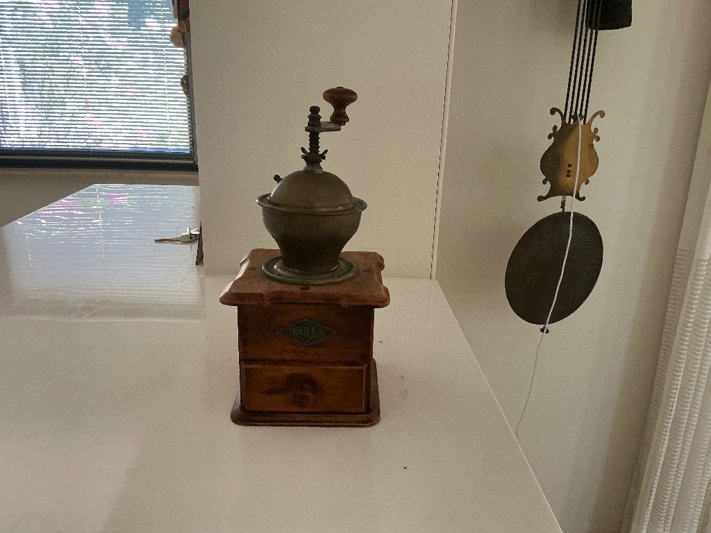 Oude koffiemolen, Ophalen