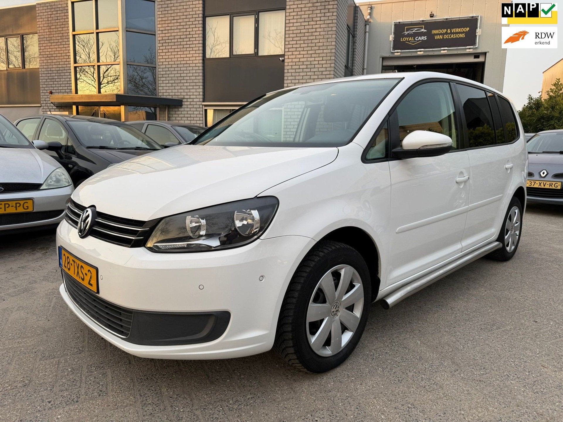 Volkswagen Touran 2.0 TDI Comfortline BlueMotion DSG Trekhaa, Auto's, Euro 5, Stof, Zwart, 4 cilinders
