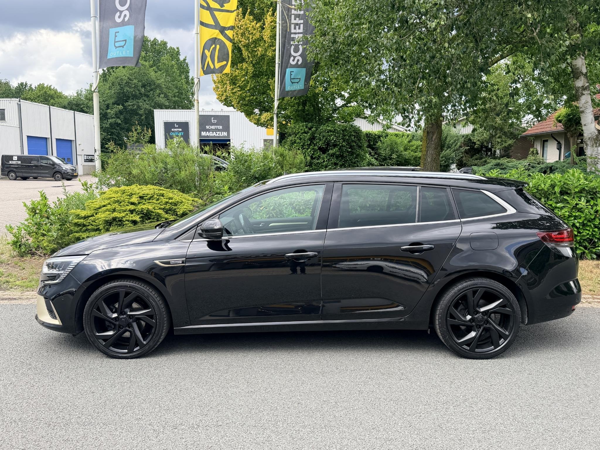 Renault Mégane Estate 1.6 E-Tech Plug-In Hybrid 160PK•Pan, Gebruikt, 4 cilinders, 1573 kg, Zwart