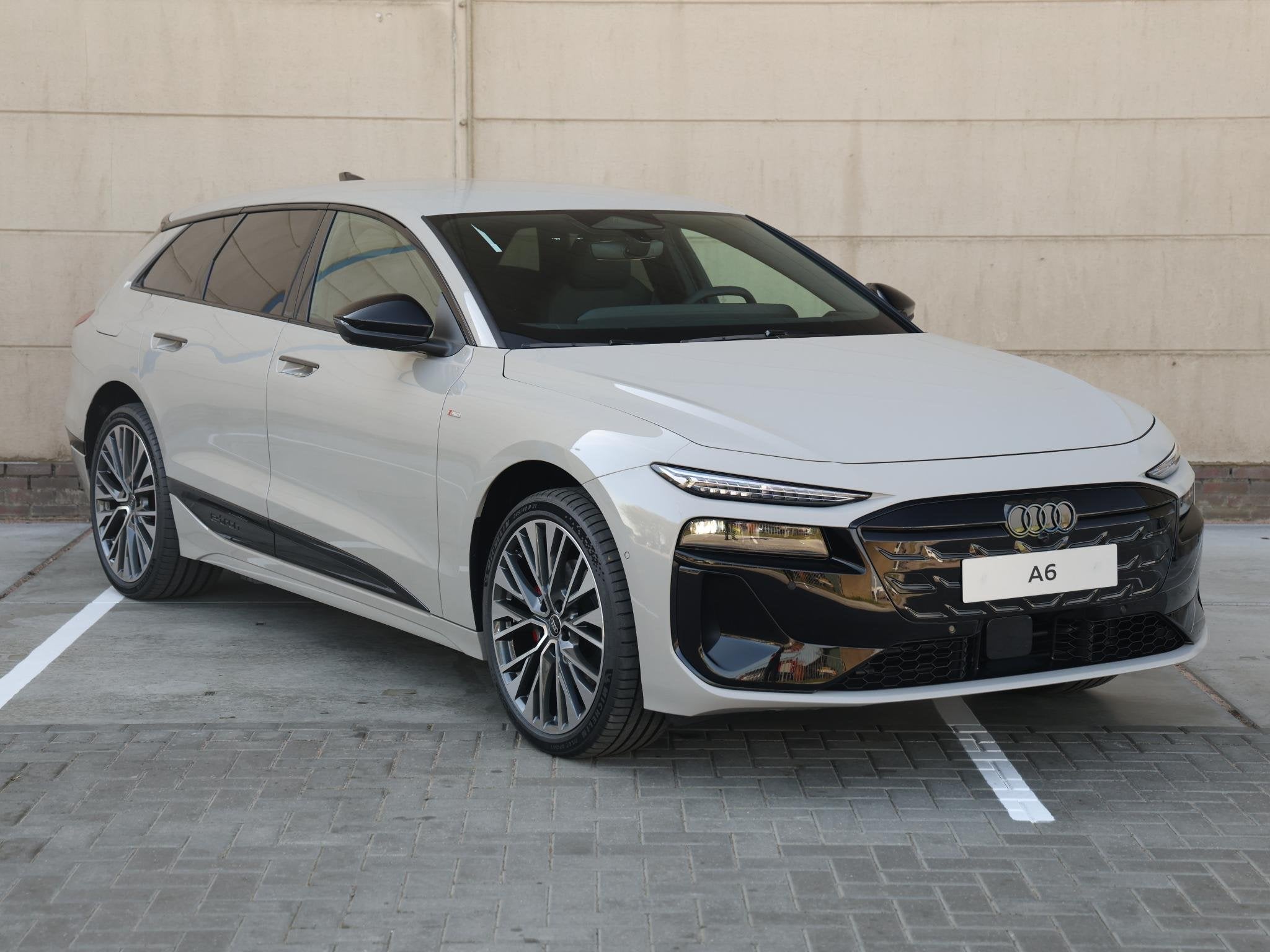 Audi A6 Avant S edition e-tron 83 kWh 286 PK | 21" Veel spaa, Automaat, Achterwielaandrijving, Zwart, Beige