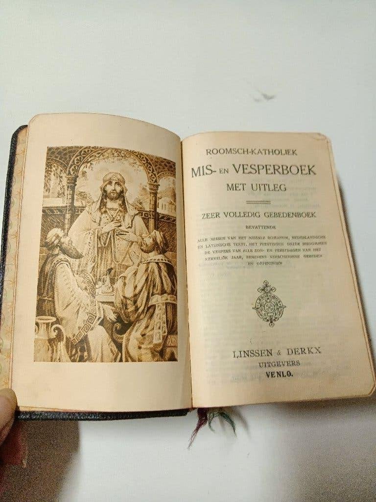 Roomsch-Katholiek Mis en Vesperboek (met uitleg), Ophalen of Verzenden