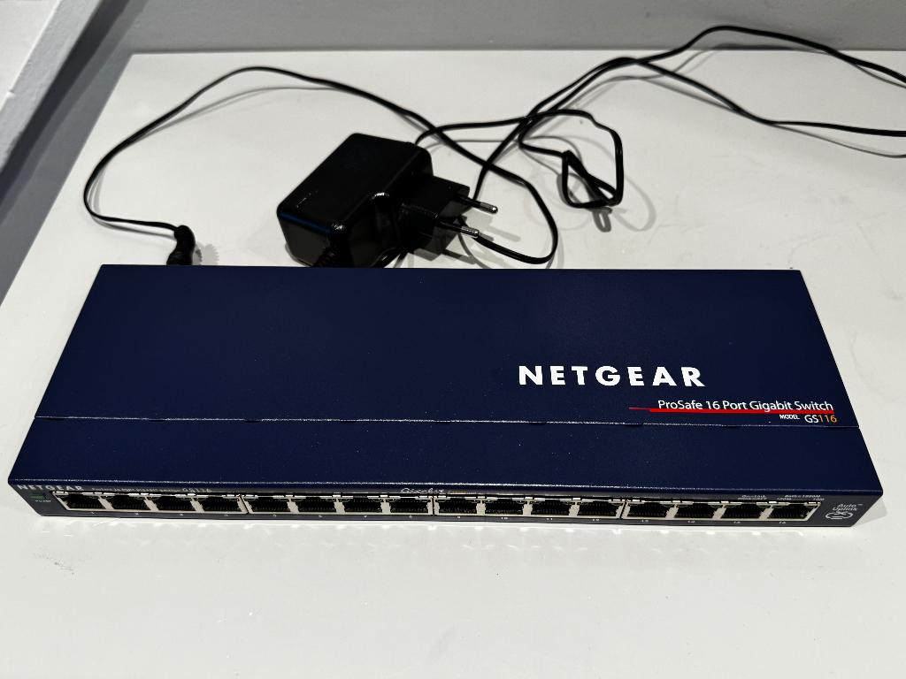 Netgear ProSafe 16 Port Gigabit Switch, Computers en Software, Netwerk switches, Ophalen, Zo goed als nieuw