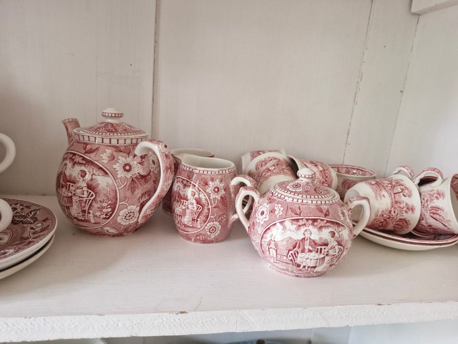 Vintage Maastricht Tea Drinker servies - rood/wit, Ophalen