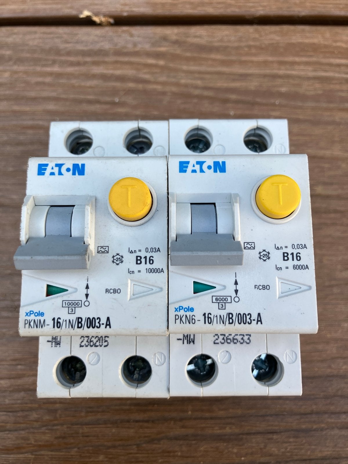 2x Eaton PKN6-16/1N/B/003-A Aardlekautomaat 16A 0.03A, Ophalen of Verzenden, Gebruikt, Eaton, Aardlekautomaat