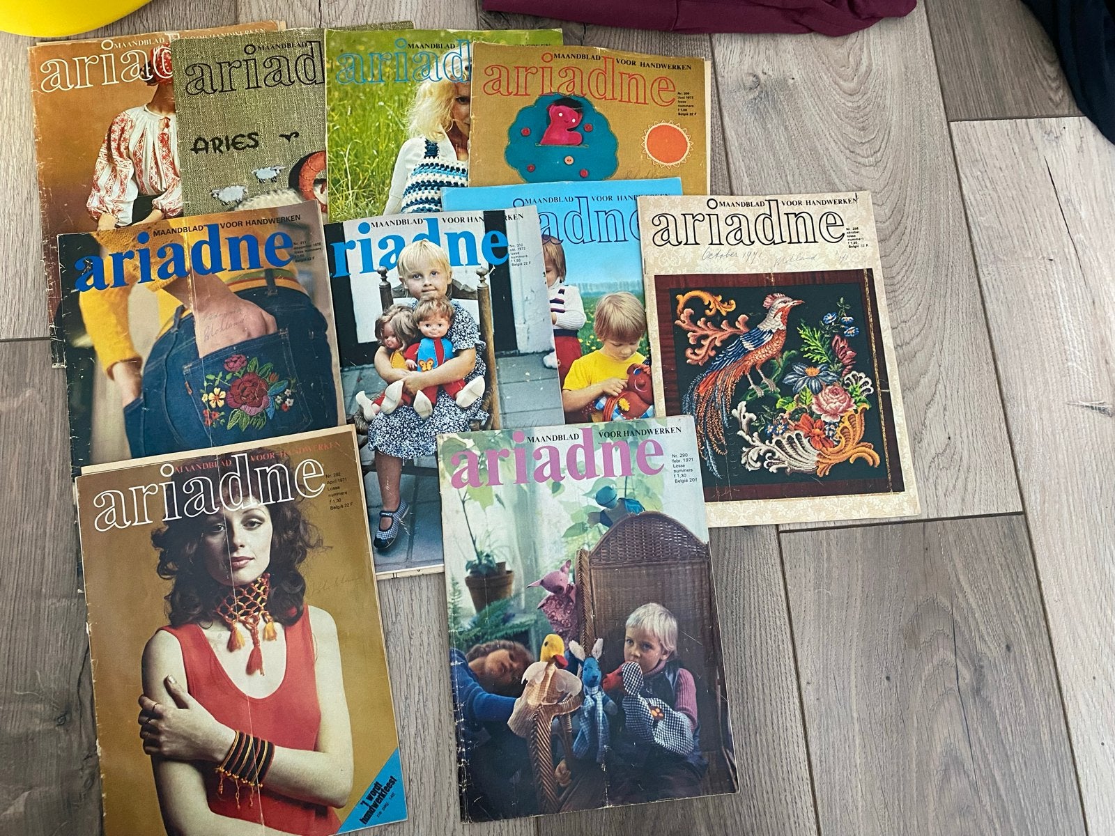 Ariadne Handwerkbladen - Vintage Collectie, Ophalen of Verzenden, Gelezen, Overige typen