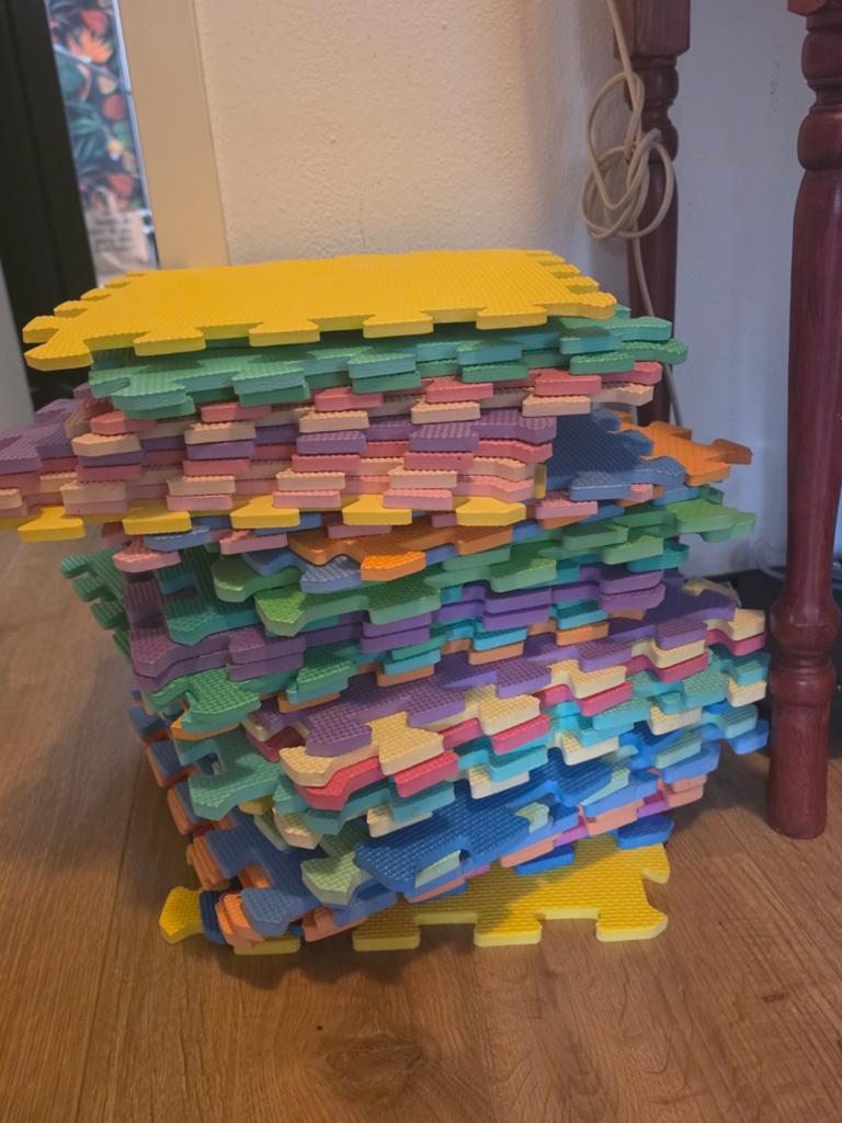 Grote stapel foam tegels met cijfers en letters, Ophalen of Verzenden, Gebruikt, Speelkleed