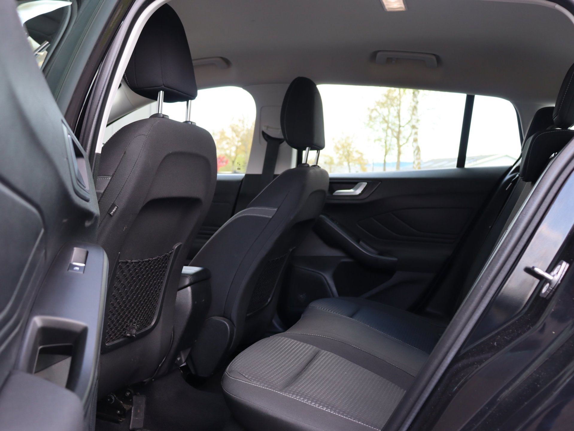 Foto 10 van Ford Focus Wagon 1.0 EcoBoost Trend Edition Business