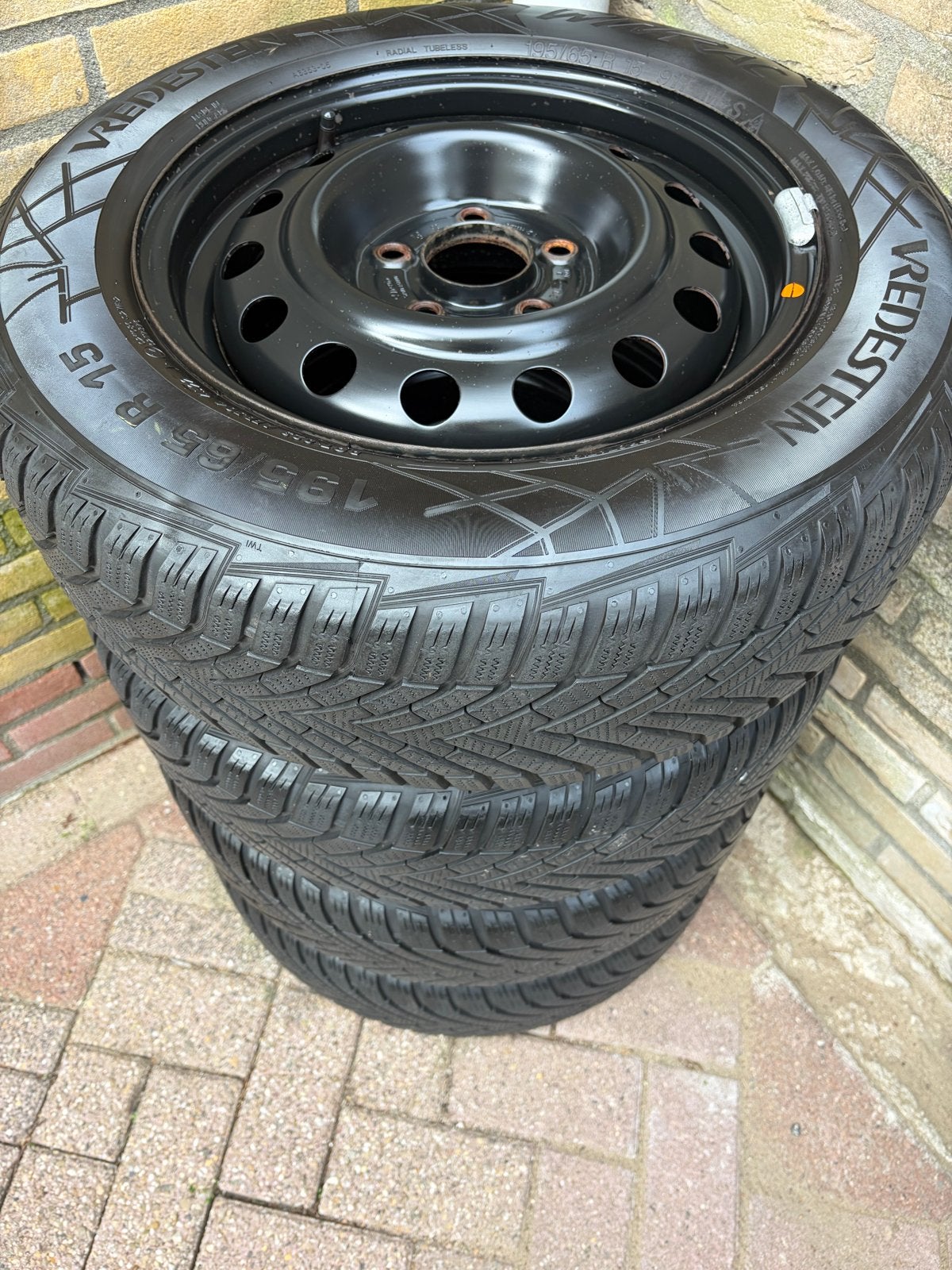 Vredestein Wintrac Winterbanden 195/65 R15 op stalen velgen, Ophalen, Gebruikt, 15 inch, Banden en Velgen