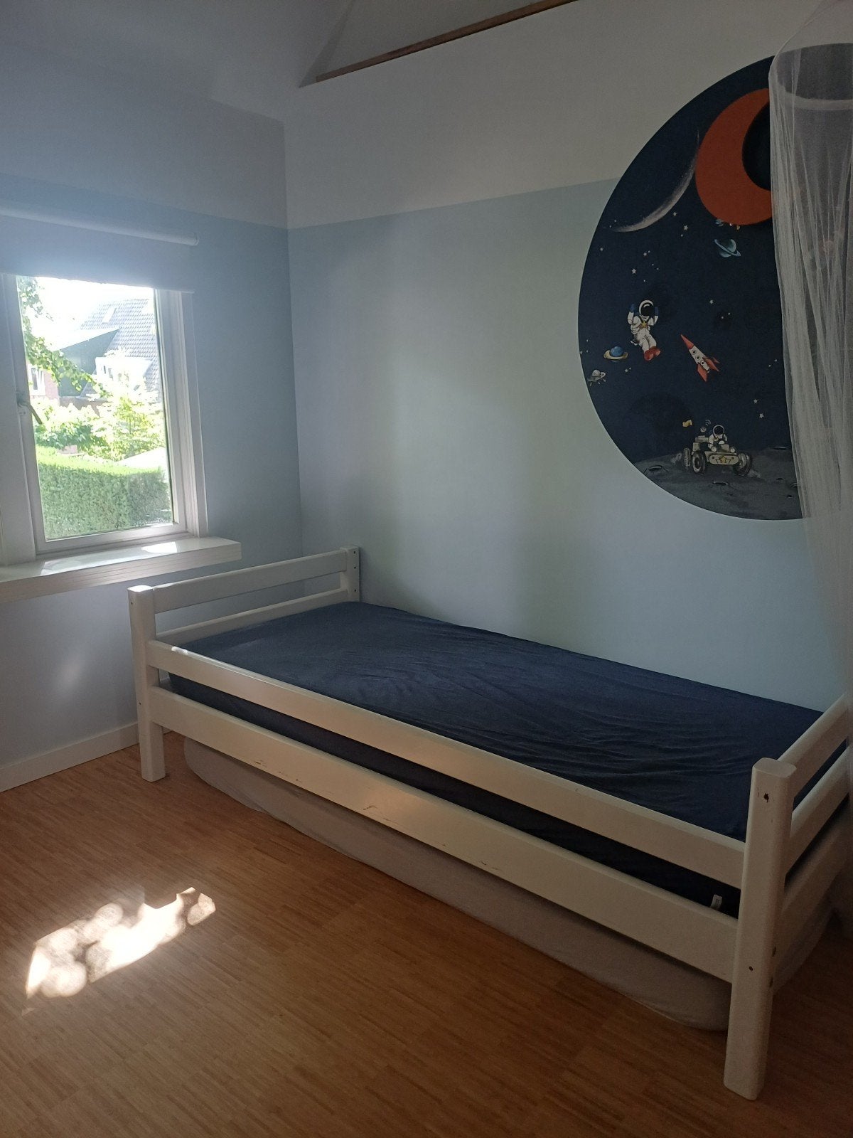 Eenpersoons bed van wit gelakt hout, 90x200 cm, Ophalen, Gebruikt, 90 cm, Eenpersoons