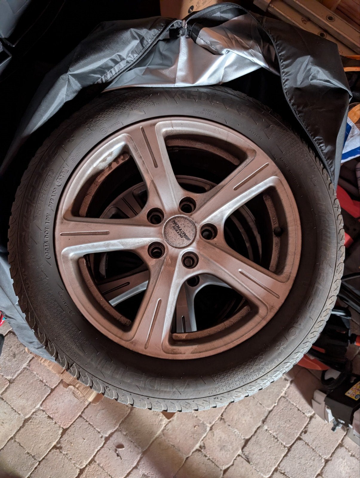 Winterbanden 205/55/R16 voor Volvo V40 (Vredestein/Michelin), Auto-onderdelen, Banden en Velgen, Ophalen, Gebruikt, 16 inch, Band(en)