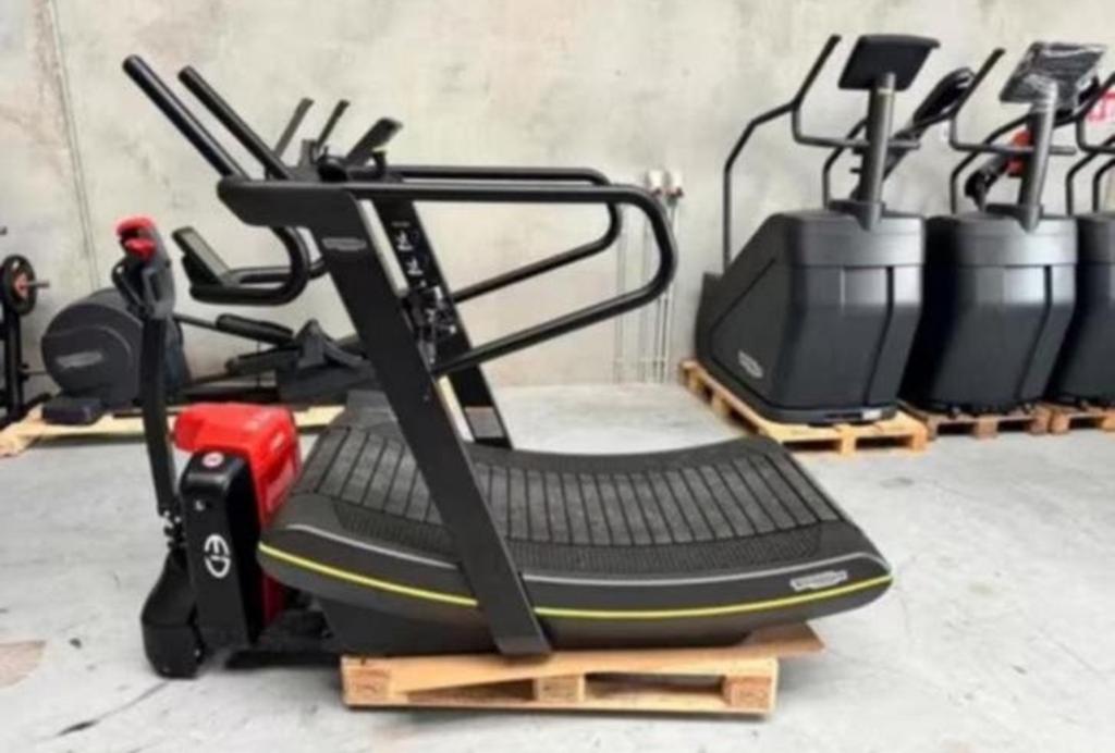 Technogym skillmill in perfecte staat!!, Ophalen, Zo goed als nieuw