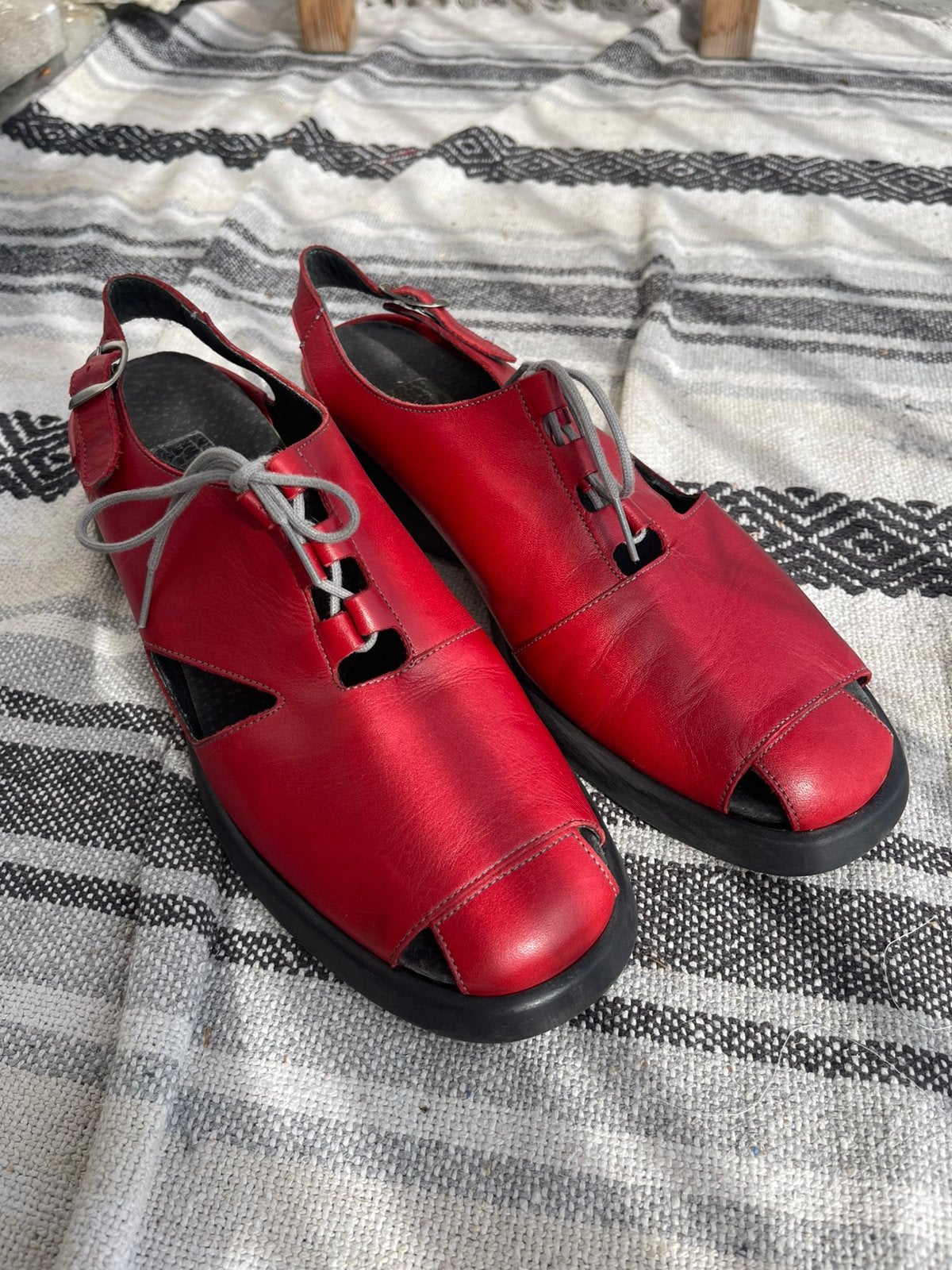 Nette roodleren damessandalen, Kleding | Dames, Schoenen, Zo goed als nieuw, Rood, Sandalen of Muiltjes, Ophalen of Verzenden