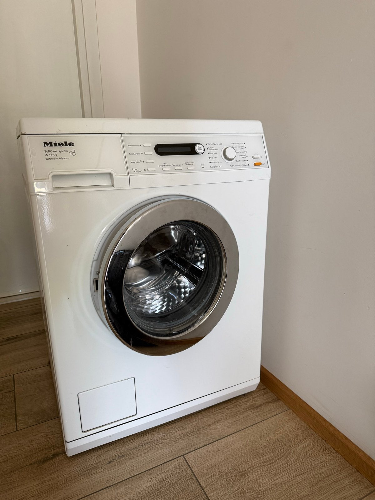 Miele W 5821 SoftCare System Wasmachine, centrifugeert niet, Witgoed en Apparatuur, Wasmachines, Ophalen, 1200 tot 1600 toeren