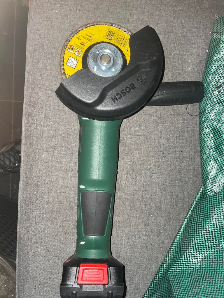 Bosch slijptol te huur, Doe-het-zelf en Verbouw, Gereedschap | Slijpmachines, Zo goed als nieuw, Haakse handslijpmachine, 1000 watt of meer
