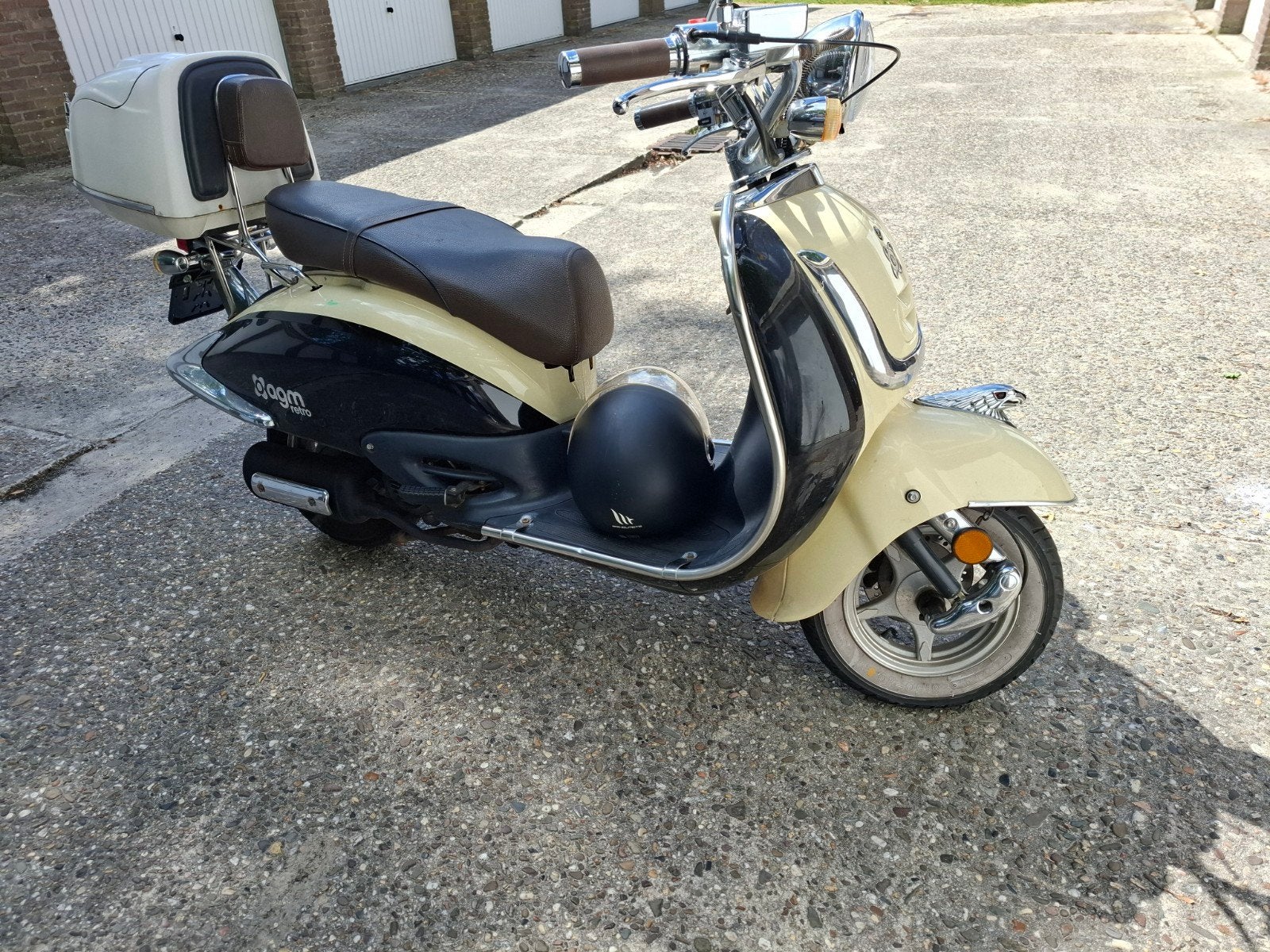 AGM scooter uit 2018 in zeer goede staat, weinig kilometers, Fietsen en Brommers, Ophalen, Zo goed als nieuw, Benzine, Overige merken