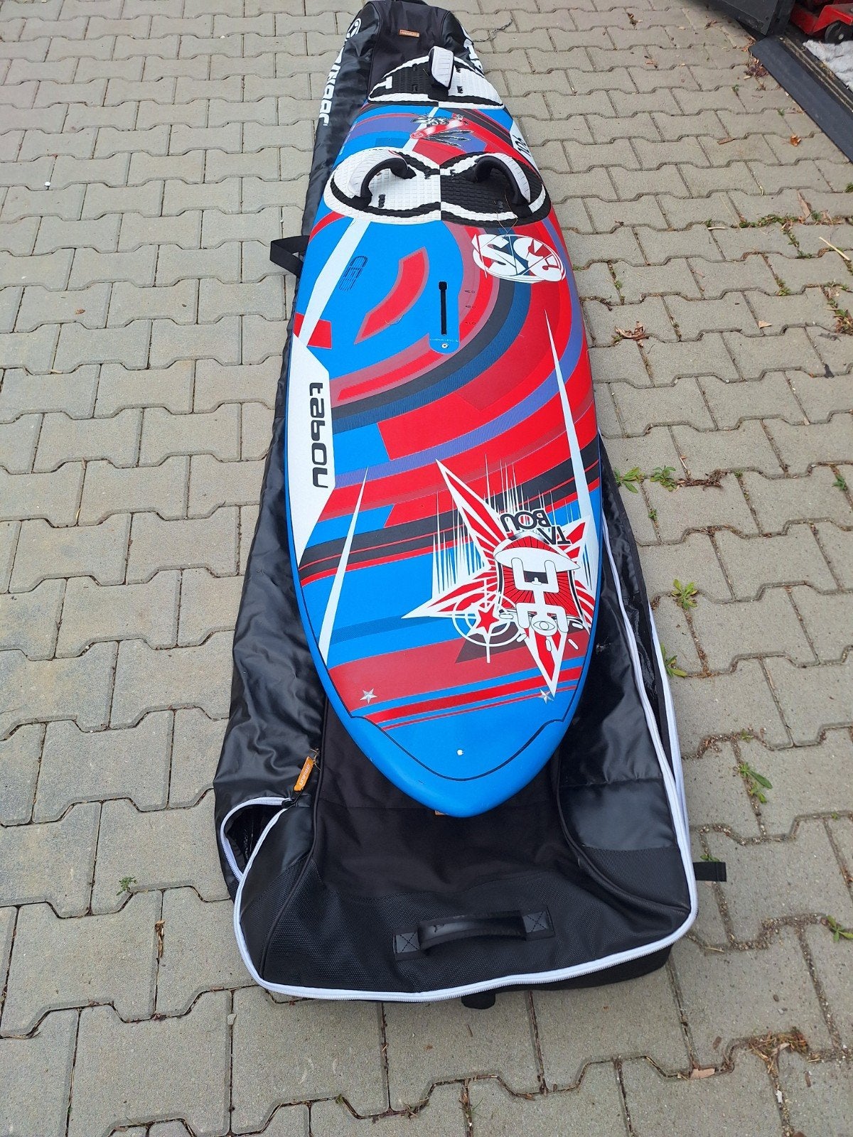tabou 3s 106 liter fsw board met fin, Watersport en Boten, Windsurfen, Ophalen, Gebruikt, 5 tot 6.5 m², Tabou