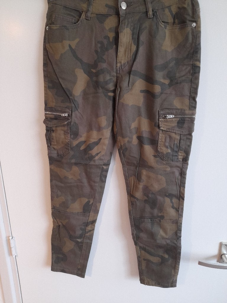 Broek mt40 camouflage, Maat 38/40 (M), Overige kleuren, Ophalen of Verzenden, Zo goed als nieuw
