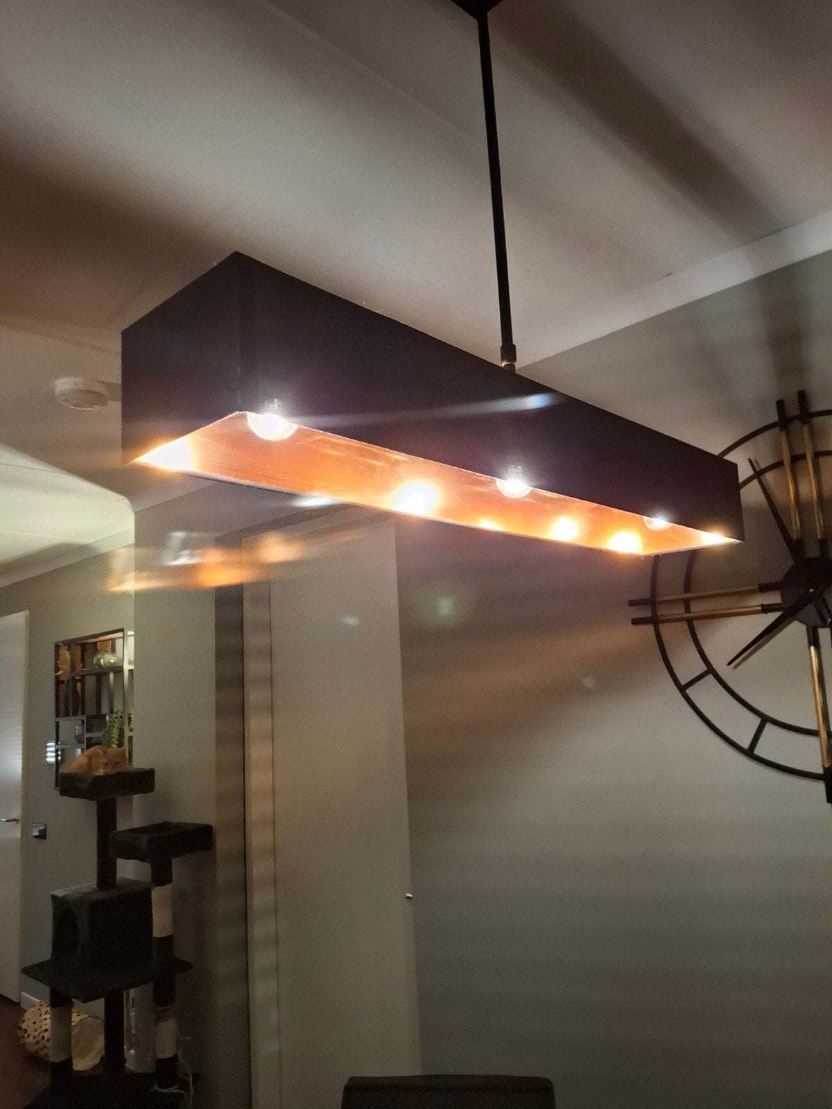 Moderne hanglamp met zwarte kap en koperen binnenkant, Ophalen, Zo goed als nieuw, Metaal
