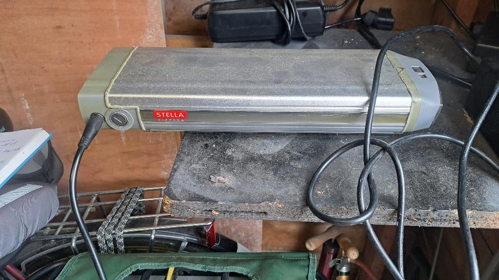 Stella accu + lader (Z265-23)accu laadt niet op, Ophalen of Verzenden, Gebruikt