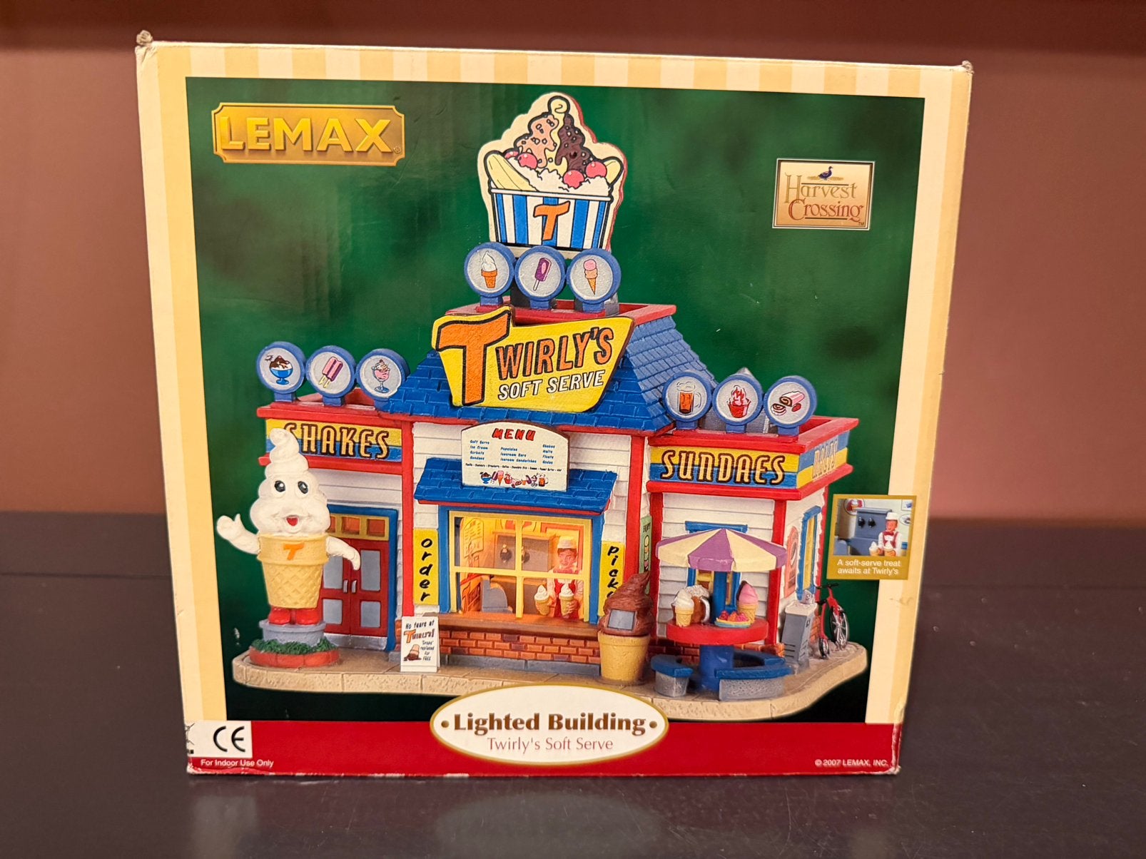 Lemax Twirly soft serve. KERSTDORP., Ophalen of Verzenden, Zo goed als nieuw