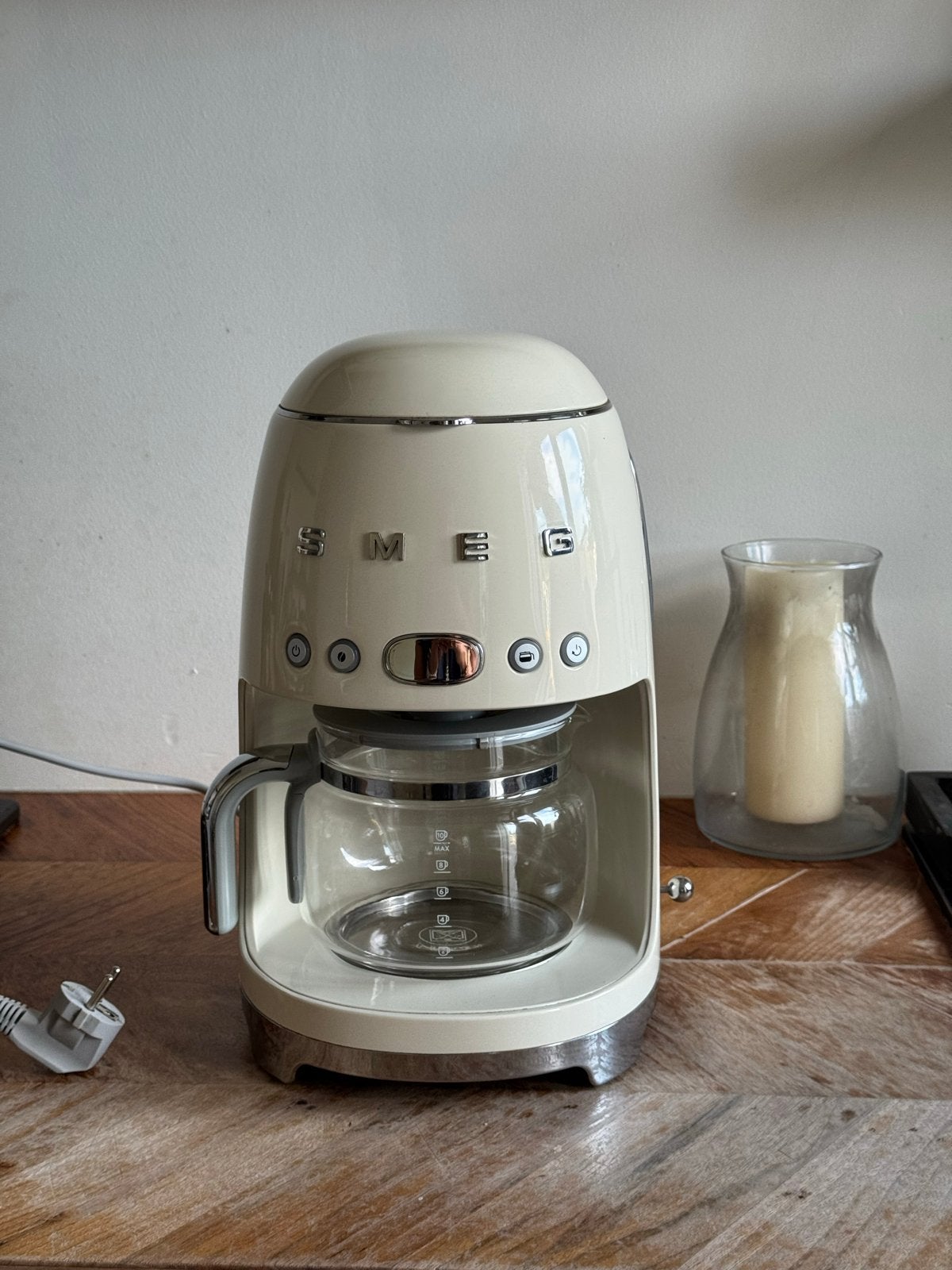 Smeg Koffiezetapparaat - Crème - Zo goed als nieuw, Ophalen, Afneembaar waterreservoir, 10 kopjes of meer, Koffiemachine