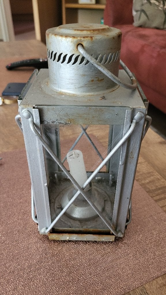Metalen lantaarn, Ophalen