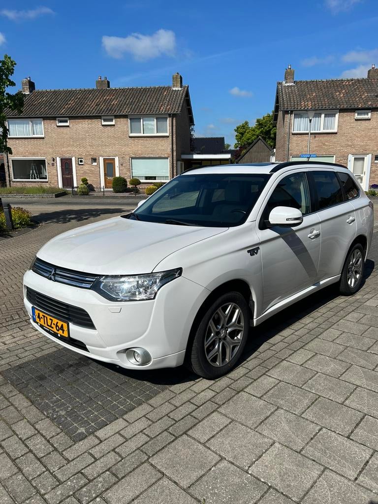 Mitsubishi Outlander 2.0 PHEV | Instyle + | Dak | 30km | wit, 1998 cc, Outlander, 4 cilinders, Wit