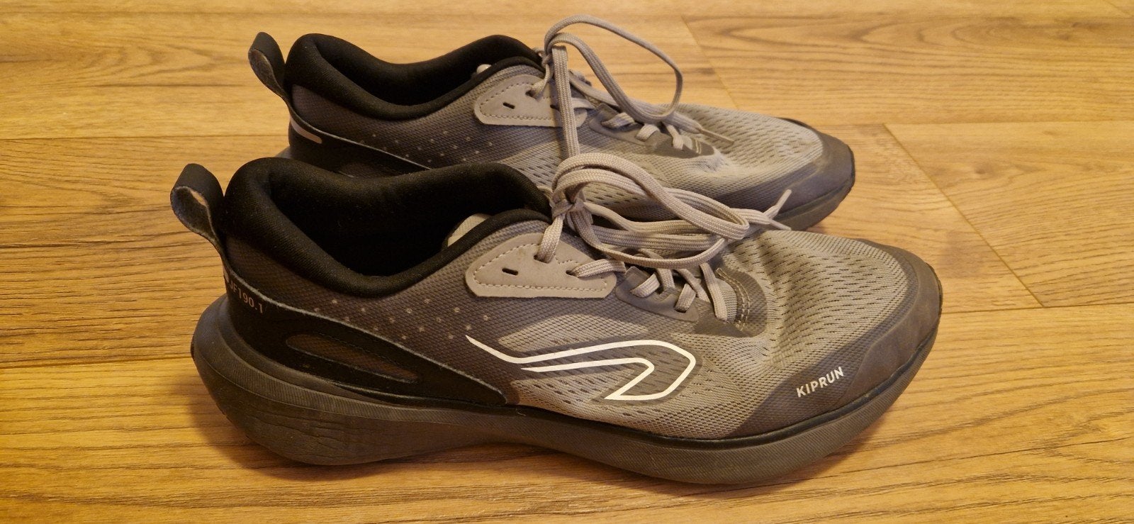 Hardloopschoenen maat 45 hier weer te klein, Ophalen of Verzenden, Zo goed als nieuw, Hardloopschoenen, Overige merken