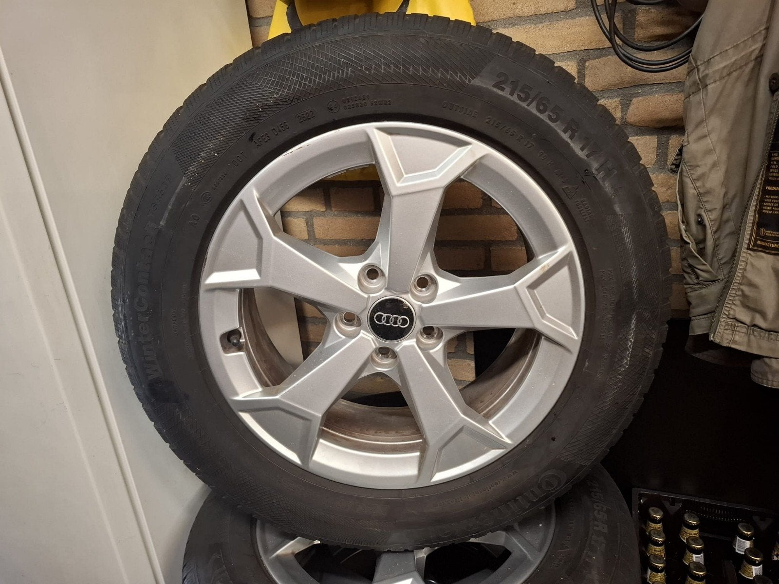 4 Continental Winterbanden 215/65 R17 met Audi Velgen, Auto-onderdelen, Ophalen, Banden en Velgen, 17 inch, Winterbanden