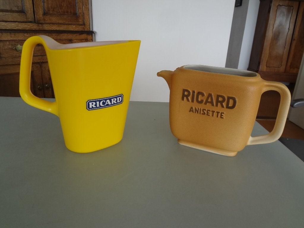 Twee Ricard waterkannen. Vintage en Eigentijds naast elkaar, Verzamelen, Ophalen of Verzenden, Zo goed als nieuw, Gebruiksvoorwerp