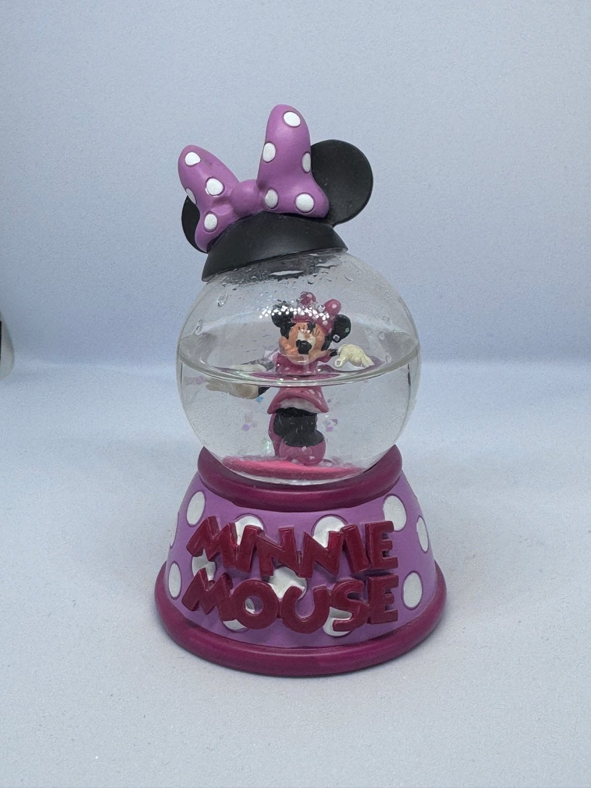 Minnie Mouse Sneeuwbol Disneyland Parijs, Ophalen of Verzenden, Overige figuren, Gebruikt, Beeldje of Figuurtje